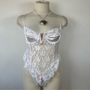 American Vintage White and Pink Lace Chemise